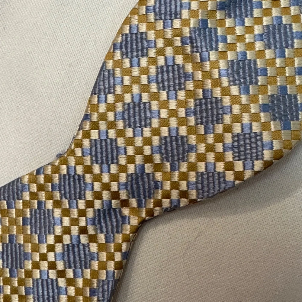 Henry Jacobson 100% silk, blue & gold geometric woven bow tie - Picture 2 of 4